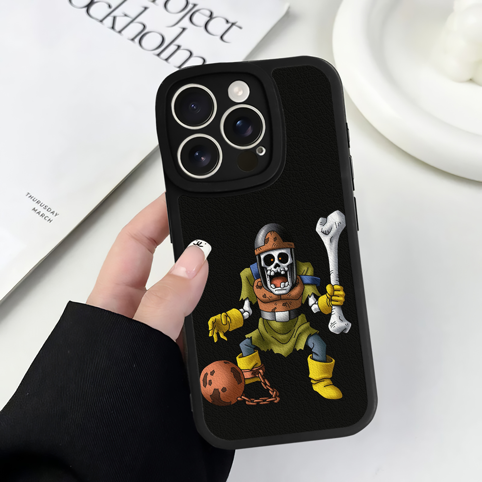 （画像用） ドラゴンクエスト Doragon Kuesuto Dragon Quest 【iPhone 16シリーズ対応】シリコンスマホケース（レザー調） 材質：シリコン